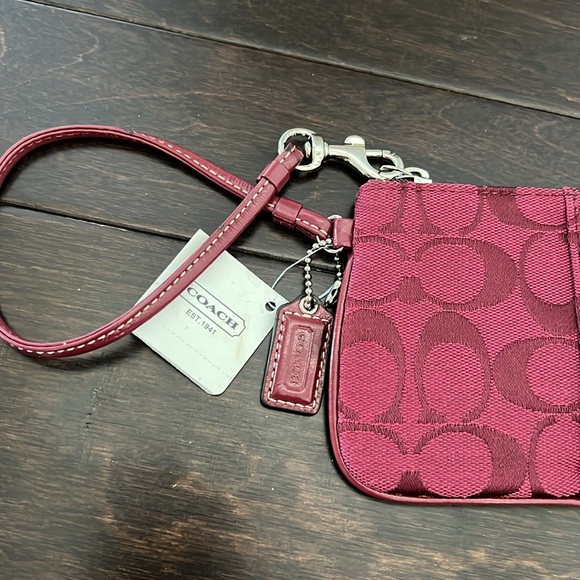 Coach monogram logo maroon wristlet - Picture 2 of 9